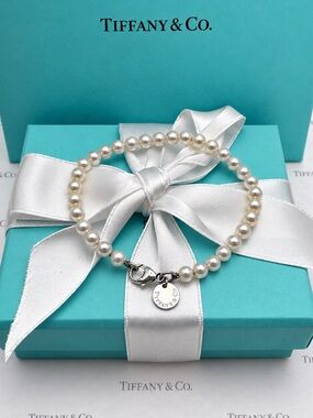 Tiffany & Co. Ziegfeld Collection Pearl Bracelet
5-6 mm 7” Gift Box & Pouch